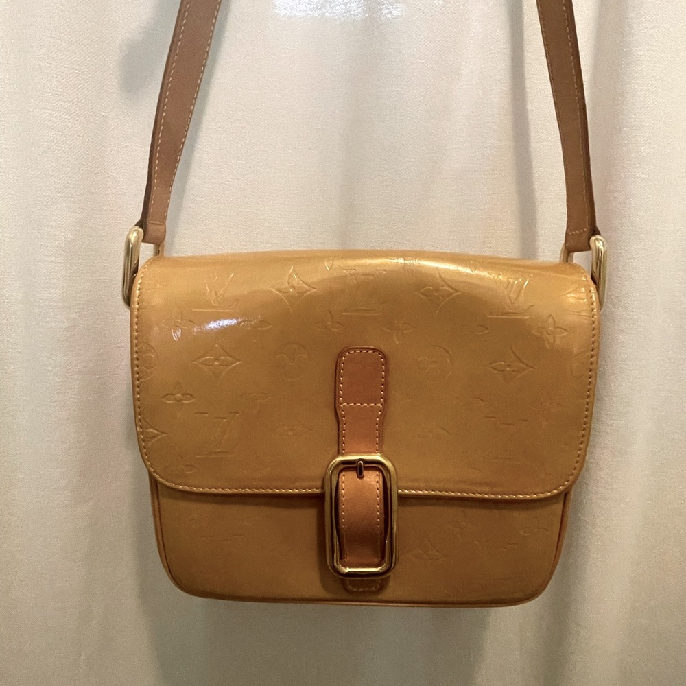 Authentic Louis Vuitton Vintage Crossbody Vernis Christie GM